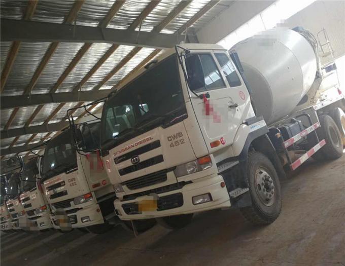 NISSAN UD Used Concrete Mixer Trucks 6 X 4 Driving Type Easy Operating
