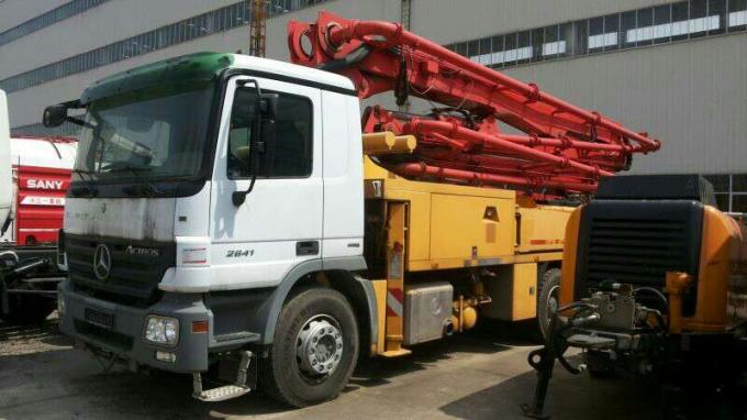 Euro 3 Used Concrete Pump Truck , Mobile Pump Truck Easy Operating